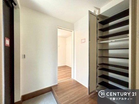���� ���֎��[���[�����Ă���̂ŁA���֎��肪�X�b�L���Еt�����q���ɌC�̒u����ɍ���܂���I