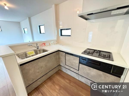 �L�b�`�� ��l�C�̑Ζʎ��V�X�e���L�b�`�����̗p���Ă��܂��I���Ƒ��̃R�~���j�P�[�V���������R�Ƒ�����݌v�ł��B
���q�l�ɂ��ڂ��͂��̂Ŋ������ł��ˁB���[�͂�����܂��I
