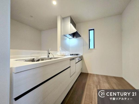 �L�b�`�� ��Ƃ肠�钲���X�y�[�X�ō�Ƃ����₷�����K�ȃL�b�`���ł��I
���q�l�ƈꏏ�ɂ��َq������y���߂�L�X�X�y�[�X�ł��B�y�����������ԂɂȂ肻���ł��ˁI