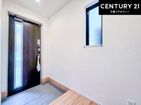 ���� �V���[�Y�{�b�N�X�t���Ȃ̂ŁA���ւ��Еt�����|�������₷���ł��I
�X�b�L���������ւŌ˂��J�����u�ԁA�������̂���S�n������Ԃ��o�}���Ă���܂��B