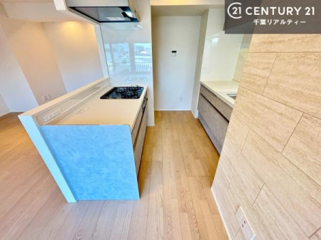 �L�b�`�� ��Ƃ肠�钲���X�y�[�X�ō�Ƃ����₷�����K�ȃL�b�`���ł��I
���q�l�ƈꏏ�ɂ��َq������y���߂�L�X�X�y�[�X�ł��B�y�����������ԂɂȂ肻���ł��ˁI