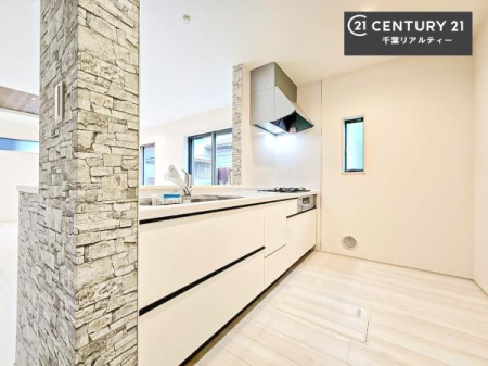 �L�b�`�� ��Ƃ肠�钲���X�y�[�X�ō�Ƃ����₷�����K�ȃL�b�`���ł��I
���q�l�ƈꏏ�ɂ��َq������y���߂�L�X�X�y�[�X�ł��B�y�����������ԂɂȂ肻���ł��ˁI