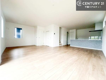 ���r���O �y���n�̔���J�Ò��z�D�����z���܂肪���r���O����ł���ċ��S�n�̗ǂ���Ԃ����o���Ă���܂��I
���났�̎��Ԃ��߂����܂��I