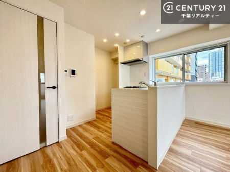 �L�b�`�� ��Ƃ肠�钲���X�y�[�X�ō�Ƃ����₷�����K�ȃL�b�`���ł��I
���q�l�ƈꏏ�ɂ��َq������y���߂�L�X�X�y�[�X�ł��B�y�����������ԂɂȂ肻���ł��ˁI