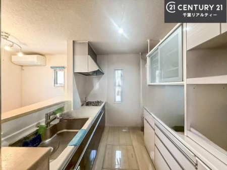 �L�b�`�� ���[�͂̍����V�X�e���L�b�`���ŁA��������H�����������Еt���A�L�X�Ƃ�����Ԃŉ��K�ɗ������y���߂܂��B