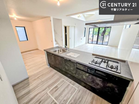 �L�b�`�� ��Ƃ肠�钲���X�y�[�X�ō�Ƃ����₷�����K�ȃL�b�`���ł��I
���q�l�ƈꏏ�ɂ��َq������y���߂�L�X�X�y�[�X�ł��B�y�����������ԂɂȂ肻���ł��ˁI