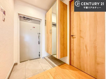 ���� �V���[�Y�{�b�N�X�t���Ȃ̂ŁA���ւ��Еt�����|�������₷���ł��I
�X�b�L���������ւŌ˂��J�����u�ԁA�������̂���S�n������Ԃ��o�}���Ă���܂��B