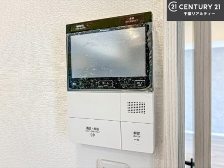 ���̑����� TV���j�^�[�t���C���^�[�z��������A�K��҂��f���Ŋm�F���Ă���Ή��ł��邽�߁A�h�Ɩʂ����S�ł��B���q�l�̂�����Ԏ��ɂ��S�����A���Ƒ��̈��S�E���S�ȕ�炵���T�|�[�g���܂��B