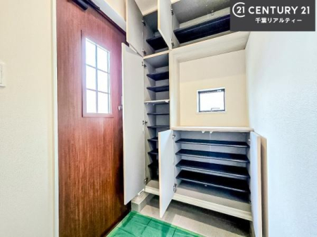 ���� �V���[�Y�{�b�N�X�t���Ȃ̂ŁA���ւ��Еt�����|�������₷���ł��I
�X�b�L���������ւŌ˂��J�����u�ԁA�������̂���S�n������Ԃ��o�}���Ă���܂��B