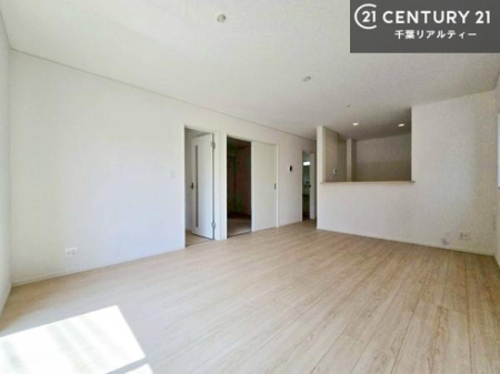 ���r���O �S�n�ǂ����r���O�͉Ƒ������R�ƏW�܂�܂��B�Ƒ��c�R�̎��Ԃ����������ł��B���Ƒ��ƁA����w�[���������Ԃ��߂��������ł��ˁB