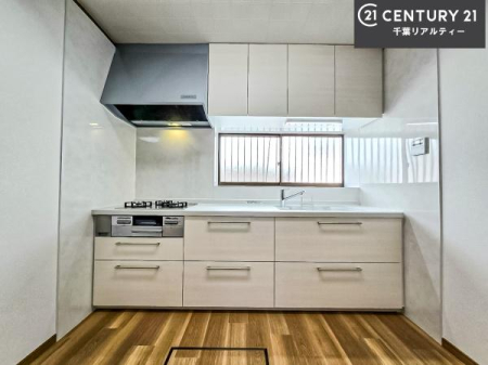 �L�b�`�� ���[�͂̍����V�X�e���L�b�`���ŁA��������H�����������Еt���A�L�X�Ƃ�����Ԃŉ��K�ɗ������y���߂܂��B