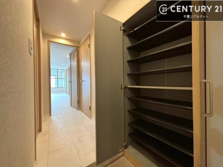 ���� �V���[�Y�{�b�N�X�t���Ȃ̂ŁA���ւ��Еt�����|�������₷���ł��I
�X�b�L���������ւŌ˂��J�����u�ԁA�������̂���S�n������Ԃ��o�}���Ă���܂��B