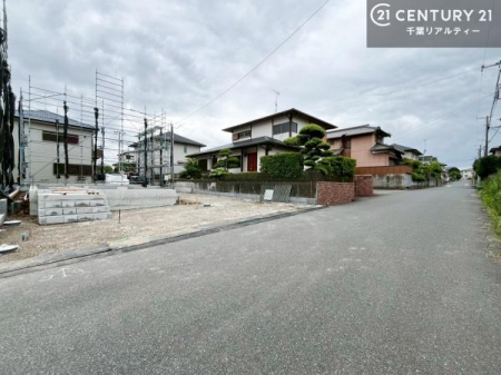 �O�ʓ��H�܂ތ��n�ʐ^ ���ӊ���A���q�l�̂���]�ɍ������������ꏏ�ɂ��ē���v���܂��B�Z��[���A�h�o�C�U�[�ɂ�邲���k������܂��B���Ђ͂��₢���킹�ɑ��Ή����܂��I���҂������܂���I