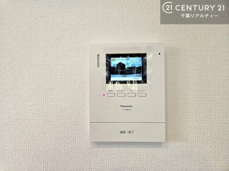 ���̑����� TV���j�^�[�t���C���^�[�z��������A�K��҂��f���Ŋm�F���Ă���Ή��ł��邽�߁A�h�Ɩʂ����S�ł��B���q�l�̂�����Ԏ��ɂ��S�����A���Ƒ��̈��S�E���S�ȕ�炵���T�|�[�g���܂��B