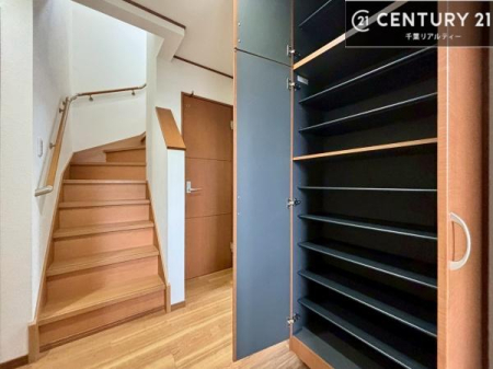 ���� �V���[�Y�{�b�N�X�t���Ȃ̂ŁA���ւ��Еt�����|�������₷���ł��I
�X�b�L���������ւŌ˂��J�����u�ԁA�������̂���S�n������Ԃ��o�}���Ă���܂��B