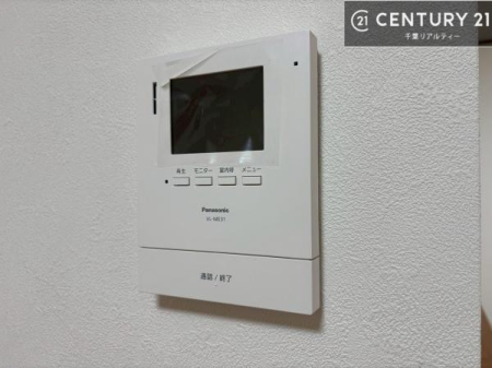 ���̑����� TV���j�^�[�t���C���^�[�z��������A�K��҂��f���Ŋm�F���Ă���Ή��ł��邽�߁A�h�Ɩʂ����S�ł��B���q�l�̂�����Ԏ��ɂ��S�����A���Ƒ��̈��S�E���S�ȕ�炵���T�|�[�g���܂��B