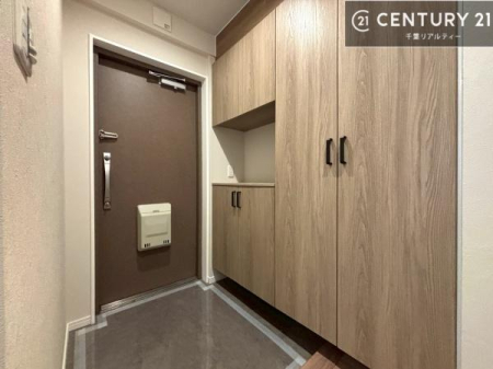 ���� �V���[�Y�{�b�N�X�t���Ȃ̂ŁA���ւ��Еt�����|�������₷���ł��I
�X�b�L���������ւŌ˂��J�����u�ԁA�������̂���S�n������Ԃ��o�}���Ă���܂��B
