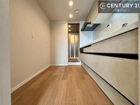 �L�b�`�� ��Ƃ肠�钲���X�y�[�X�ō�Ƃ����₷�����K�ȃL�b�`���ł��I
���q�l�ƈꏏ�ɂ��َq������y���߂�L�X�X�y�[�X�ł��B�y�����������ԂɂȂ肻���ł��ˁI