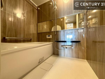 ���� �������������l�̕��͋C�̃o�X���[���́A�����o�Ă��ăo�X�^�C�����[���I
���d���撣���Ă��邲�J���ɂ��D�݂̓����̓����܂����āA�y����ł݂Ă͂������ł��傤���H
