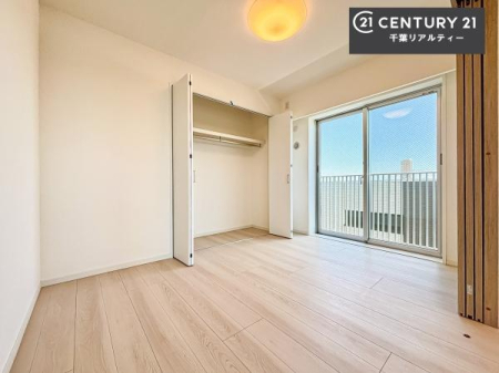�Q�� �o���R�j�[�ɖʂ��Ă���m���ł��B���邭�����肪����A���C����������ł��܂��I���N���āA�O�ɏo�Ĕw�L�т����[�ċz�����ǂ������}������邱�Ƃ��ł��܂��B
