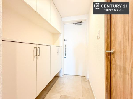 ���� �V���[�Y�{�b�N�X�t���Ȃ̂ŁA���ւ��Еt�����|�������₷���ł��I
�X�b�L���������ւŌ˂��J�����u�ԁA�������̂���S�n������Ԃ��o�}���Ă���܂��B