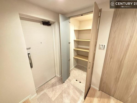 ���� �V���[�Y�{�b�N�X�t���Ȃ̂ŁA���ւ��Еt�����|�������₷���ł��I
�X�b�L���������ւŌ˂��J�����u�ԁA�������̂���S�n������Ԃ��o�}���Ă���܂��B