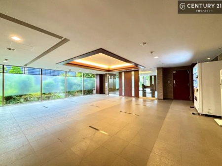 �G���g�����X �z������̗ǂ��G���g�����X�́A���Ƒ��₨�q�l���������}���Ă���܂��B
�����̕�炵�ɐS�n�悳�������炵�Ă�����Ԃł��B
