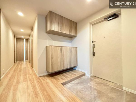���� �V���[�Y�{�b�N�X�t���Ȃ̂ŁA���ւ��Еt�����|�������₷���ł��I
�X�b�L���������ւŌ˂��J�����u�ԁA�������̂���S�n������Ԃ��o�}���Ă���܂��B