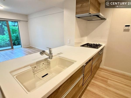 �L�b�`�� ���C�h�ȃV���N�ł��ˁI�������˂ɂ������������₷���Ǝ����y�X�d�l�̃V�X�e���L�b�`���ł��I
�f�U�C�����Ƌ@�\�������˂��L�b�`���Ő�����������܂��ˁI