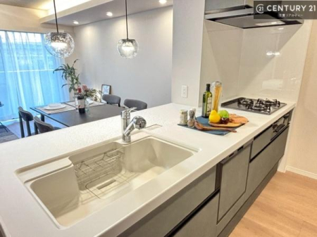 �L�b�`�� ���C�h�ȃV���N�ł��ˁI�������˂ɂ������������₷���Ǝ����y�X�d�l�̃V�X�e���L�b�`���ł��I
�f�U�C�����Ƌ@�\�������˂��L�b�`���Ő�����������܂��ˁI