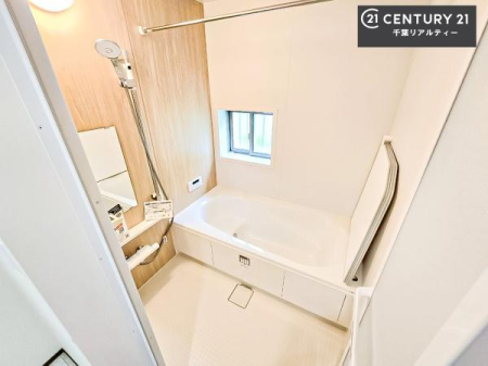 ���� �������������l�̕��͋C�̃o�X���[���́A�����o�Ă��ăo�X�^�C�����[���I
���d���撣���Ă��邲�J���ɂ��D�݂̓����̓����܂����āA�y����ł݂Ă͂������ł��傤���H