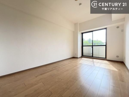 �Q�� �o���R�j�[�ɖʂ��Ă���m���ł��B���邭�����肪����A���C����������ł��܂��I���N���āA�O�ɏo�Ĕw�L�т����[�ċz�����ǂ������}������邱�Ƃ��ł��܂��B