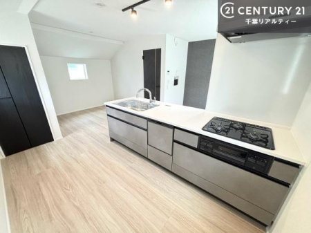 �L�b�`�� ���[�͂̍����V�X�e���L�b�`���ŁA��������H�����������Еt���A�L�X�Ƃ�����Ԃŉ��K�ɗ������y���߂܂��B