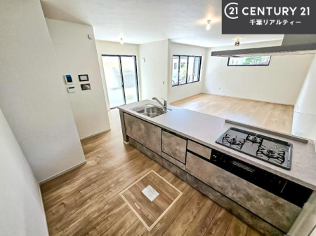 �L�b�`�� ��Ƃ肠�钲���X�y�[�X�ō�Ƃ����₷�����K�ȃL�b�`���ł��I
���q�l�ƈꏏ�ɂ��َq������y���߂�L�X�X�y�[�X�ł��B�y�����������ԂɂȂ肻���ł��ˁI