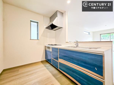 �L�b�`�� ��Ƃ肠�钲���X�y�[�X�ō�Ƃ����₷�����K�ȃL�b�`���ł��I
���q�l�ƈꏏ�ɂ��َq������y���߂�L�X�X�y�[�X�ł��B�y�����������ԂɂȂ肻���ł��ˁI