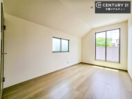 �Q�� �o���R�j�[�ɖʂ��Ă���m���ł��B���邭�����肪����A���C����������ł��܂��I���N���āA�O�ɏo�Ĕw�L�т����[�ċz�����ǂ������}������邱�Ƃ��ł��܂��B