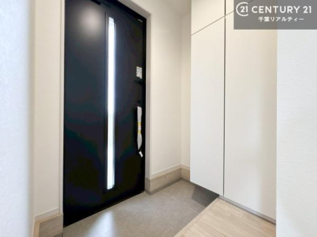 ���� �V���[�Y�{�b�N�X�t���B���ւ��Еt�����|�������₷���ł��I
�X�b�L���������ւŌ˂��J�����u�ԁA�������̂���S�n������Ԃ��o�}���Ă���܂��B