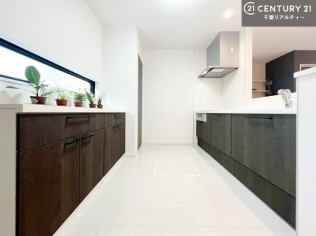 �L�b�`�� ��Ƃ肠�钲���X�y�[�X�ō�Ƃ����₷�����K�ȃL�b�`���ł��I
���q�l�ƈꏏ�ɂ��َq������y���߂�L�X�X�y�[�X�ł��B�y�����������ԂɂȂ肻���ł��ˁI