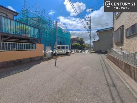 �O�ʓ��H�܂ތ��n�ʐ^ �O�ʓ��H6.6���I�z����ǍD�ȗ��n�ł��B
�Ԍɓ��ꂪ���ȕ������S�ł��ˁB