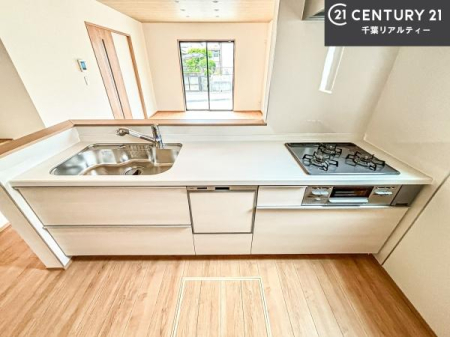 �L�b�`�� ��Ƃ肠�钲���X�y�[�X�ō�Ƃ����₷�����K�ȃL�b�`���ł��I
���q�l�ƈꏏ�ɂ��َq������y���߂�L�X�X�y�[�X�ł��B�y�����������ԂɂȂ肻���ł��ˁI