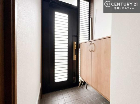 ���� �V���[�Y�{�b�N�X�t���Ȃ̂ŁA���ւ��Еt�����|�������₷���ł��I
�X�b�L���������ւŌ˂��J�����u�ԁA�������̂���S�n������Ԃ��o�}���Ă���܂��B