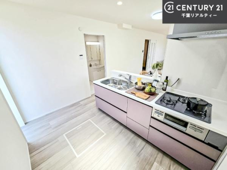 �L�b�`�� ��Ƃ肠�钲���X�y�[�X�ō�Ƃ����₷�����K�ȃL�b�`���ł��I
���q�l�ƈꏏ�ɂ��َq������y���߂�L�X�X�y�[�X�ł��B�y�����������ԂɂȂ肻���ł��ˁI