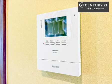 ���̑����� TV���j�^�[�t���C���^�[�z��������A�K��҂��f���Ŋm�F���Ă���Ή��ł��邽�߁A�h�Ɩʂ����S�ł��B���q�l�̂�����Ԏ��ɂ��S�����A���Ƒ��̈��S�E���S�ȕ�炵���T�|�[�g���܂��B