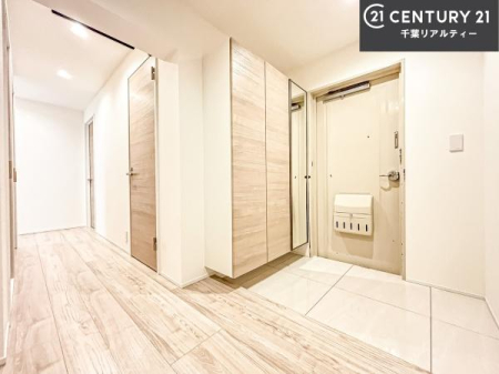 ���� �V���[�Y�{�b�N�X�t���Ȃ̂ŁA���ւ��Еt�����|�������₷���ł��I
�X�b�L���������ւŌ˂��J�����u�ԁA�������̂���S�n������Ԃ��o�}���Ă���܂��B
