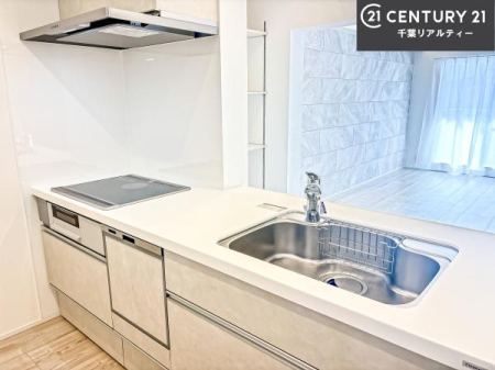 �L�b�`�� ��l�C�̑Ζʎ��V�X�e���L�b�`�����̗p���Ă��܂��I���Ƒ��̃R�~���j�P�[�V���������R�Ƒ�����݌v�ł��B
���q�l�ɂ��ڂ��͂��̂Ŋ������ł��ˁI�L�X�g���ĉ��K�ō�Ƃ��i�݂܂��B