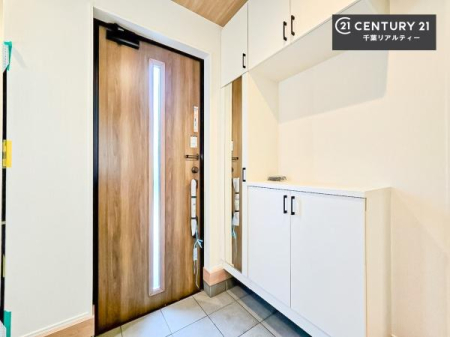 ���� �V���[�Y�{�b�N�X�t���Ȃ̂ŁA���ւ��Еt�����|�������₷���ł��I
�X�b�L���������ւŌ˂��J�����u�ԁA�������̂���S�n������Ԃ��o�}���Ă���܂��B