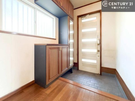���� �V���[�Y�{�b�N�X�t���Ȃ̂ŁA���ւ��Еt�����|�������₷���ł��I
�X�b�L���������ւŌ˂��J�����u�ԁA�������̂���S�n������Ԃ��o�}���Ă���܂��B