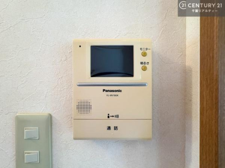 ���̑� TV���j�^�[�t�C���^�[�t�H���������B���K�҂̊���m�F���Ă���Ή��ł��邽�߁A�h�Ɩʂɂ��z�����ꂽ���S�̐ݔ��ł��B