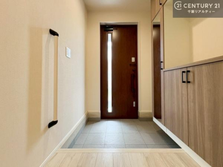 ���� �V���[�Y�{�b�N�X�t���Ȃ̂ŁA���ւ��Еt�����|�������₷���ł��I
�X�b�L���������ւŌ˂��J�����u�ԁA�������̂���S�n������Ԃ��o�}���Ă���܂��B