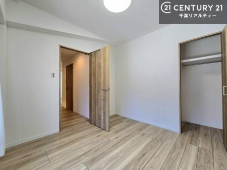 �q������ �̌��E�ʕ��ɗD�ꂽ�m���́A���q�l�̐����������q�������ɂ҂�����B���������̋�ԂƂ��Ă̂т̂тƉ߂����܂��B